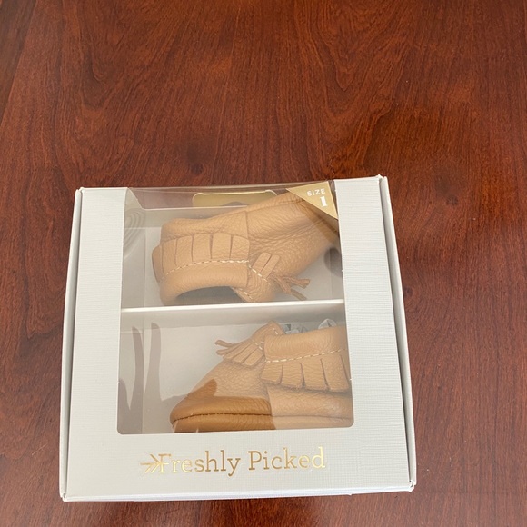 Freshly picked butterscotch moccasins - Picture 2 of 6